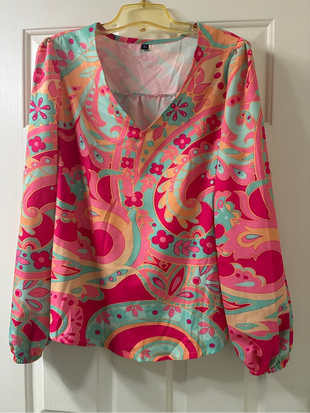 Women’s colorful, silky, smooth, pullover top size extra large